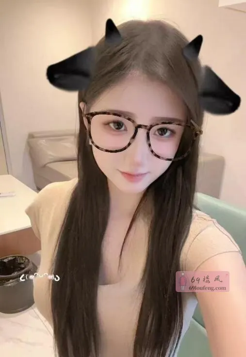 19岁兼职小仙女 - 四川-宜宾 楼凤实拍第1张