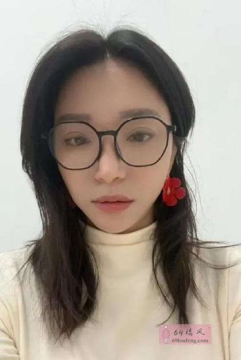 戴眼镜的大胸御姐 - 浙江-杭州 楼凤实拍第3张