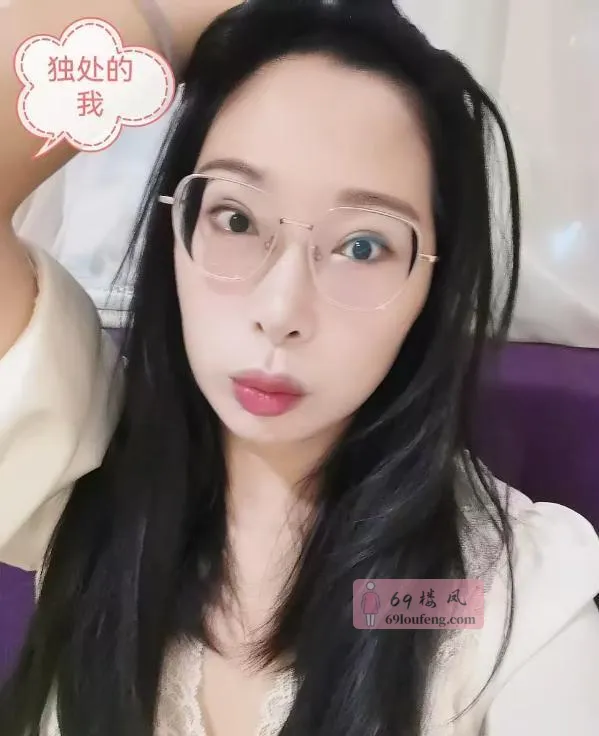 戴眼镜反差芯芯 - 广东-广州 楼凤实拍第1张