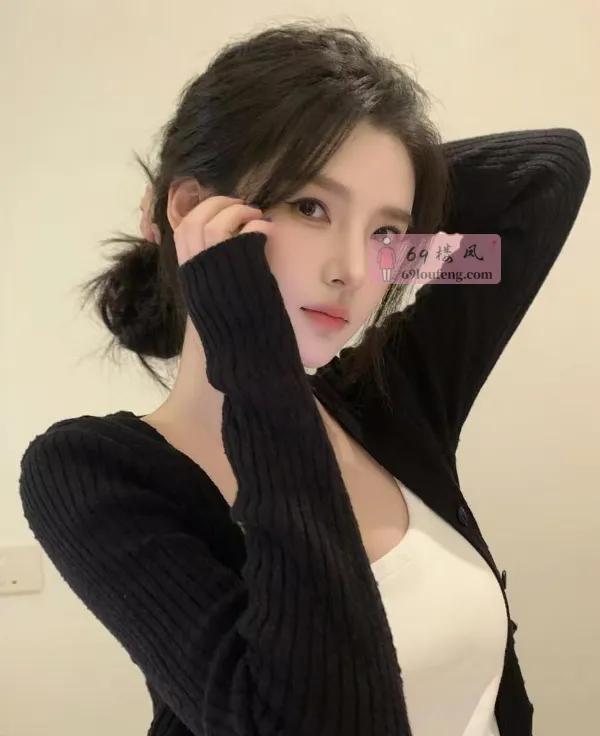 高颜大胸冷白皮美女 - 江苏-南京 楼凤实拍第4张