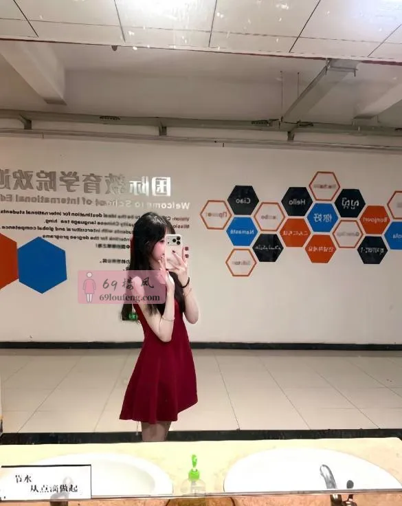 软妹兼职模特乖乖女 - 江苏-南京 楼凤实拍第3张