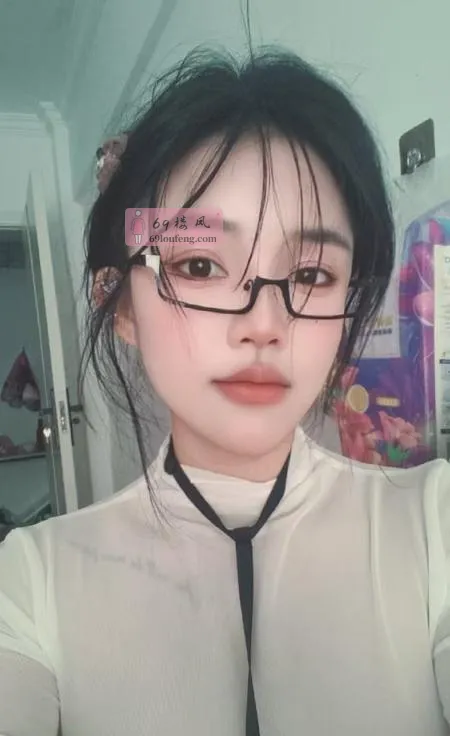 江苏张家港小骚货 - 江苏-苏州 楼凤实拍第1张