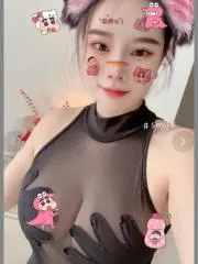 姑苏区叶子大胸 真实工作室环境 (地点：江苏 - 苏州)