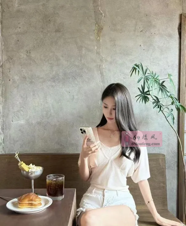 中项服务系小姐姐 - 江苏-南京 楼凤实拍第2张