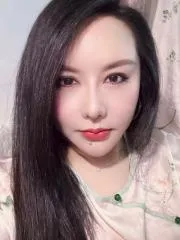 风骚少妇小芳 真实工作室环境 (地点：广东 - 广州)