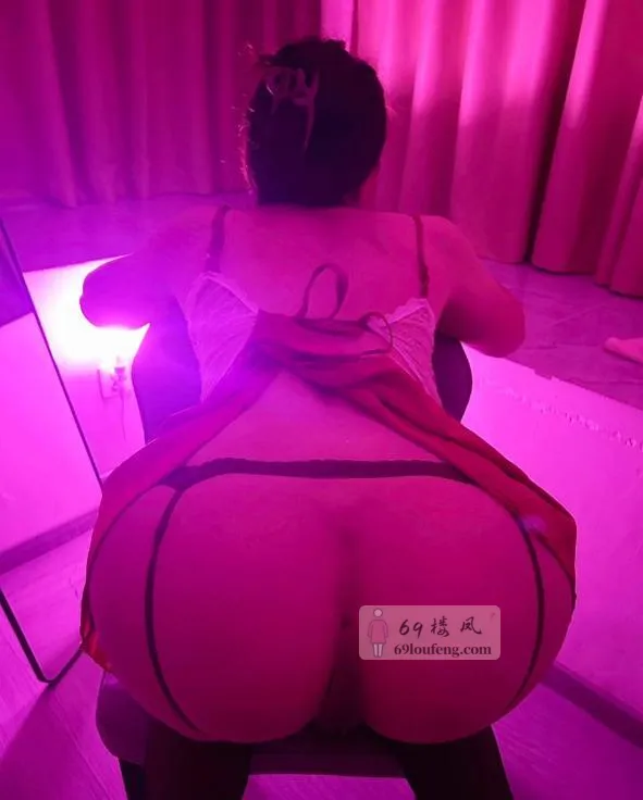 翘臀少妇蜜柚 - 四川-成都 楼凤实拍第1张