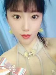 滨江大屁股少妇鑫鑫 真实工作室环境 (地点：浙江 - 杭州)