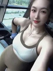前凸后翘健身骚妇 真实工作室环境 (地点：江苏 - 南京)