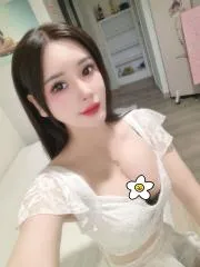 【湖北 - 武汉】前凸后翘妹子 最新实拍图片