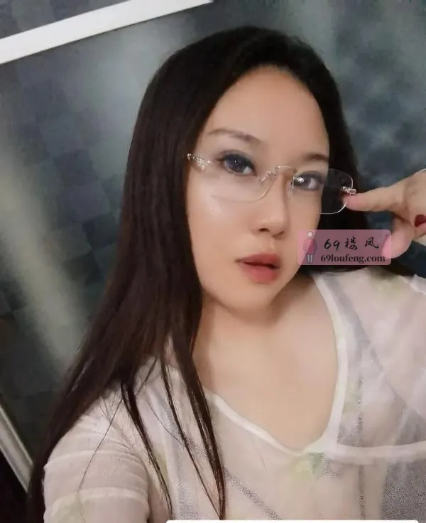 巨乳少妇莹莹 - 四川-成都 楼凤实拍第1张
