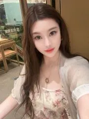漂亮御姐大美 真实工作室环境 (地点：广东 - 深圳)