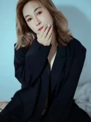 骚货少妇珠珠 真实工作室环境 (地点：广东 - 广州)