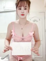 龙华性感水多妹妹 真实工作室环境 (地点：广东 - 深圳)