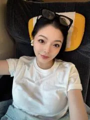 广东 - 深圳 附近最火老师 大胸虎牙妹文文 照片墙