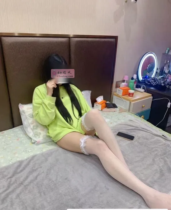 江岸的长腿大美嫩妹 - 湖北-武汉 楼凤实拍第1张