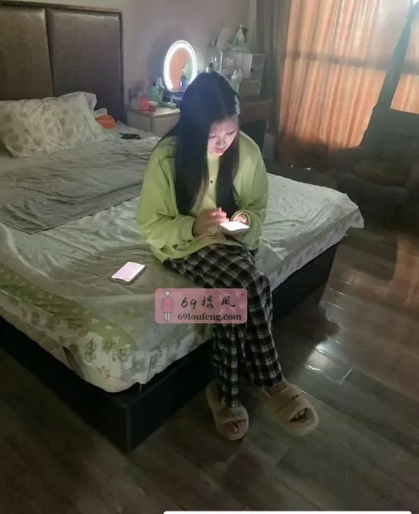 江岸的长腿大美嫩妹 - 湖北-武汉 楼凤实拍第4张