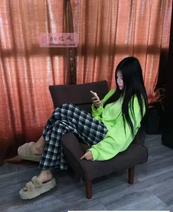 江岸的长腿大美嫩妹 - 湖北-武汉 楼凤实拍第3张