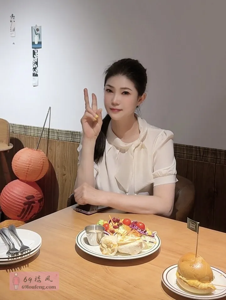 白云人和大长腿理疗师笑笑 - 广东-广州 楼凤实拍第2张