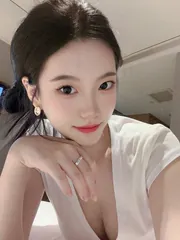 身材高挑皮肤白嫩光滑三点粉嫩服务一流-草莓 现场拍摄照片 (广东 - 广州)