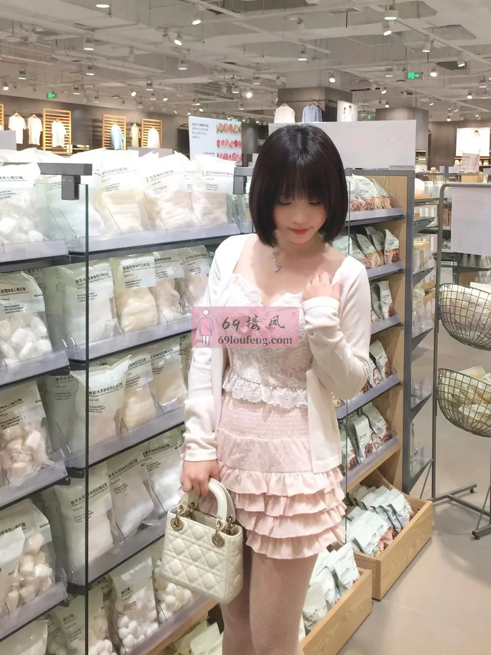 白云美甲店上班小妹第一次下海-灵儿 - 广东-广州 楼凤实拍第5张