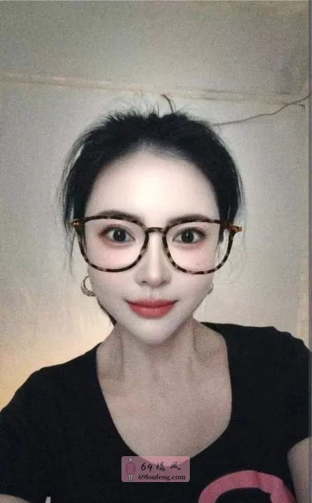 双飞眼镜儿妹妹和闺蜜 - 广东-广州 楼凤实拍第2张