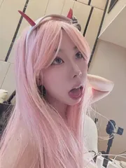 小姨子 真实工作室环境 (地点：香港 - 油尖旺區)