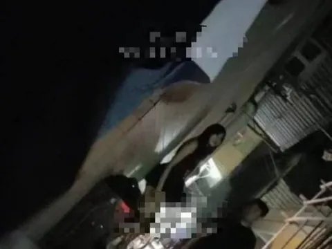 伟民广场右边 暗巷偷拍 广东-珠海