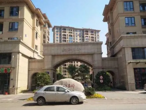 市柯桥区杨汛桥街道杨汛大桥西南角杨江名邸小区旁 浙江-绍兴-柯桥区 快餐按摩店现场实拍