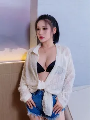 福田大奶御姐雨薇 真实工作室环境 (地点：广东 - 深圳)