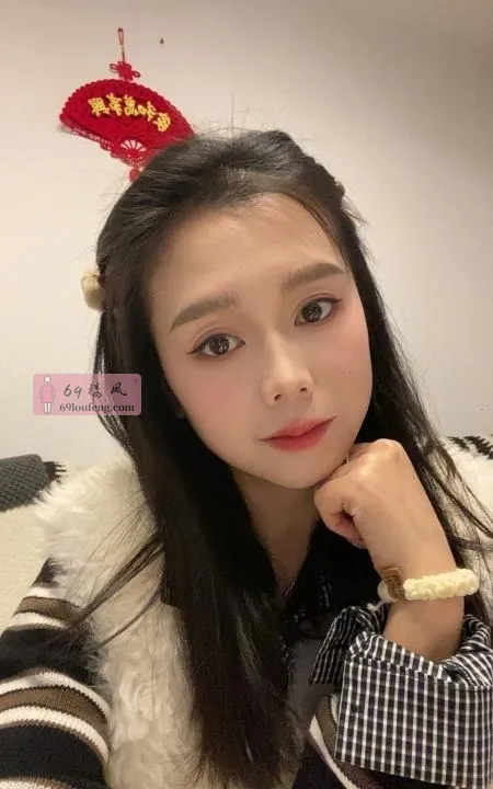 肤白清纯邻家颜值妹子 - 湖北-武汉 楼凤实拍第1张