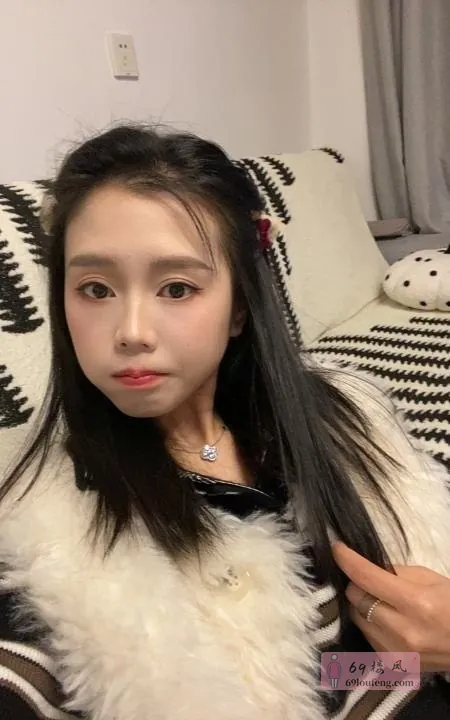 肤白清纯邻家颜值妹子 - 湖北-武汉 楼凤实拍第2张