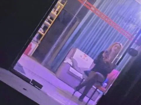 在雅安道有很多家发廊 天津 狼友扫街偷拍