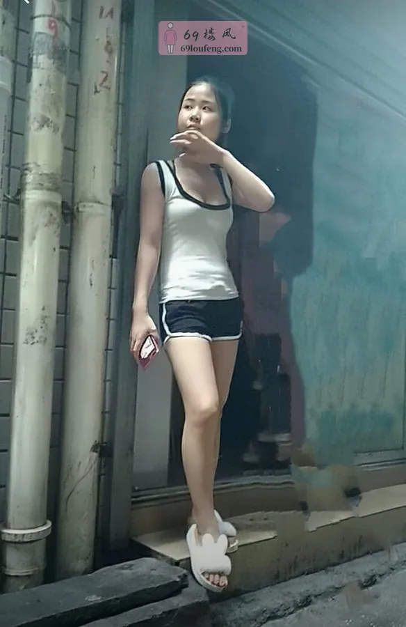 伟民广场右边 - 广东-珠海 楼凤实拍第1张