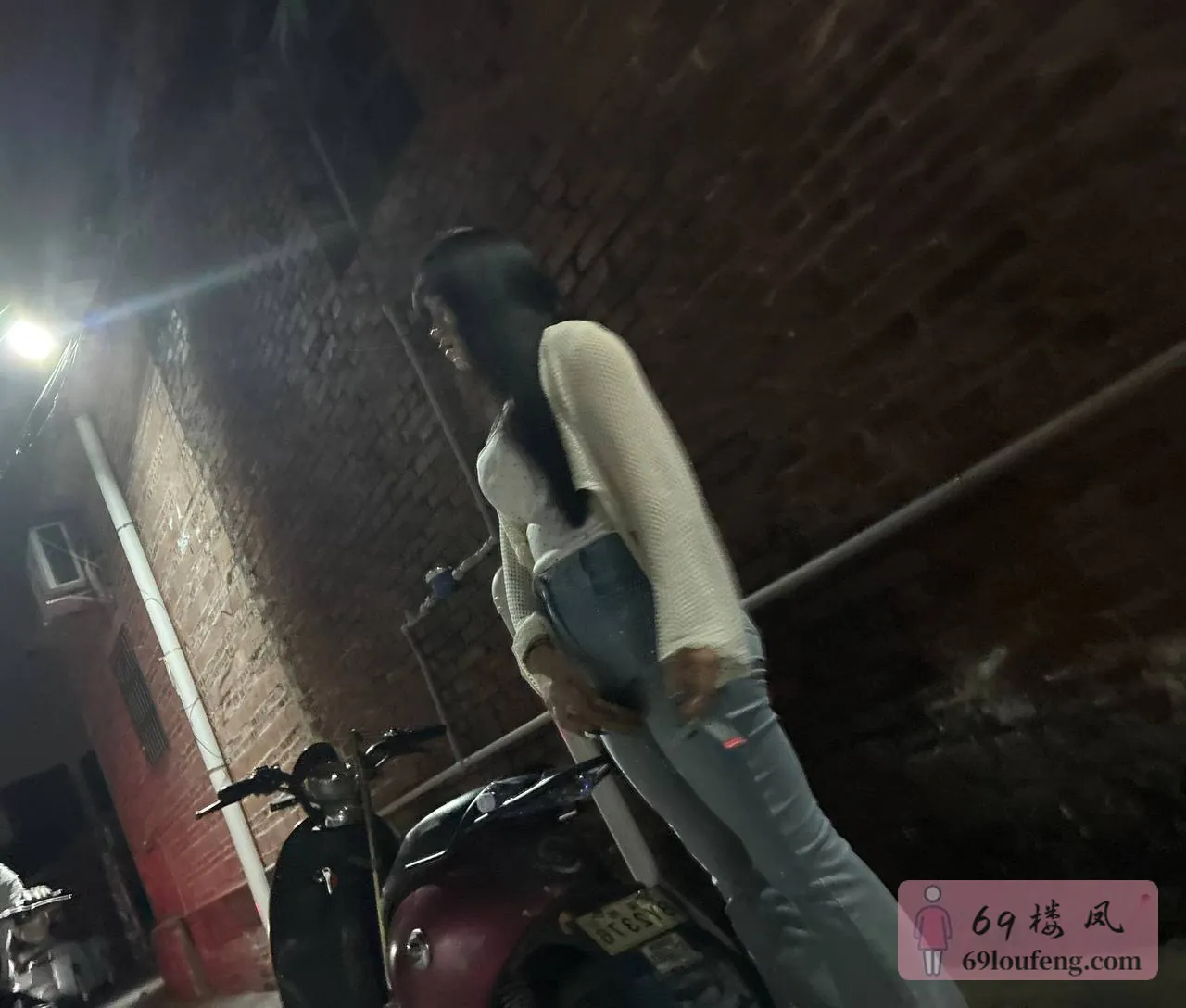 沙边新来大波态度好奶子挺姿势配合撅起屁股 - 广东-佛山 楼凤实拍第1张