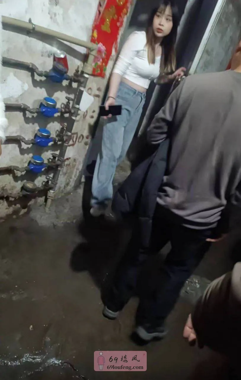 虹梅南路怹阻路往西150米两边有几个 - 上海-闵行区 楼凤实拍第1张