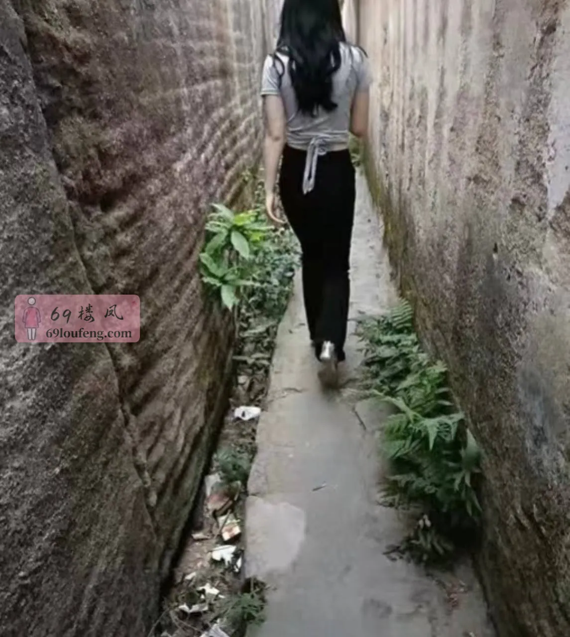 小巷钻就完事了 - 重庆 楼凤实拍第1张