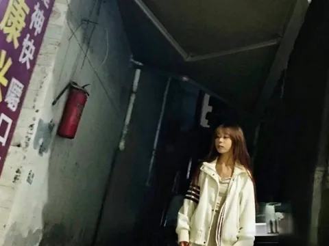 晚后漫步板桥新村 地铁口小姐 江苏-南通