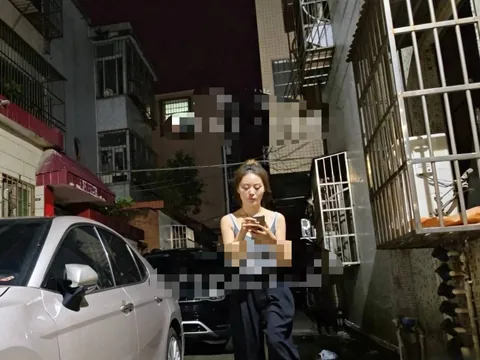 广东-深圳 夜晚来到龙岗坪地 站街女实拍图