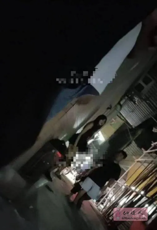 伟民广场右边 - 广东-珠海 楼凤实拍第1张