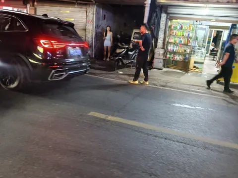 绍兴江桥夜市往哈哈网吧走 浙江-杭州 狼友扫街偷拍