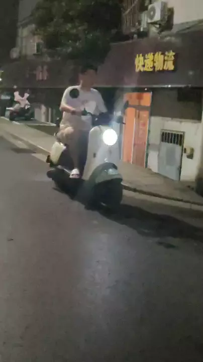 文靖路与北沿路交叉口附近，几家足疗店。 - 江苏-南京 楼凤实拍第2张