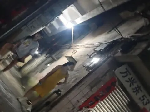 市船厂村万兴路，20来个，不过质量一般 广东-江门-恩平市 快餐服务实景图