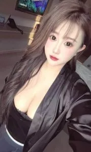 珠海瑶瑶 真实工作室环境 (地点：广东 - 珠海)