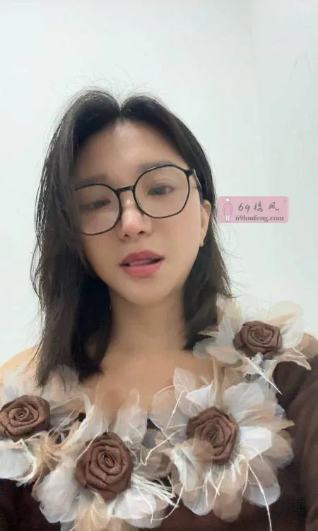 戴眼镜的风骚少妇 - 浙江-杭州 楼凤实拍第3张