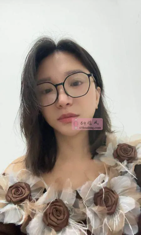 戴眼镜的风骚少妇 - 浙江-杭州 楼凤实拍第4张