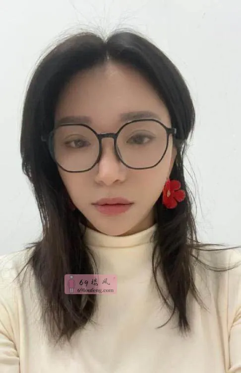 戴眼镜的风骚少妇 - 浙江-杭州 楼凤实拍第1张