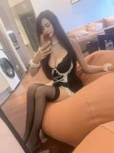 武昌风骚纯欲御姐 真实工作室环境 (地点：湖北 - 武汉)