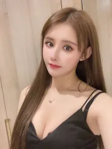 会喷水的老师 真实工作室环境 (地点：福建 - 厦门)