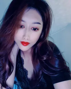 海珠性感御姐 真实工作室环境 (地点：广东 - 广州)