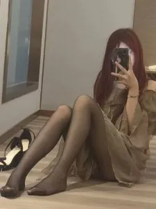 梦娜 真实工作室环境 (地点：安徽 - 蚌埠)